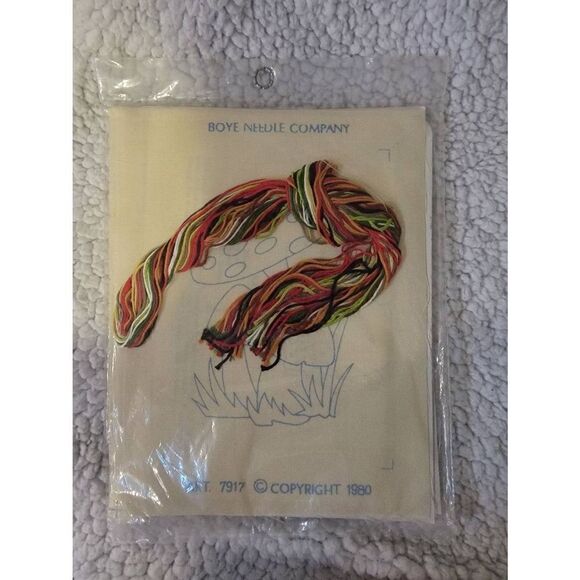 Mushroom Loop Embroidery Kit Boye Rush N Punch Set Cottagecore Vintage 1980 RARE - Picture 2 of 3